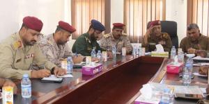 اجتماع عسكري لمناقشة الترتيبات النهائية للإحتفال بالذكرى الثامنة لتحرير ساحل حضرموت