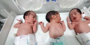 اخبار اليمن | ولادة نادرة لثلاثة أطفال ”توائم” في مستشفى مأرب العام