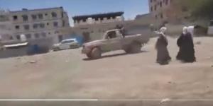 اخبار اليمن | شاهد .. أطفال يستعرضون بعربة عسكرية أمام مدرسة للبنات بمارب (فيديو)