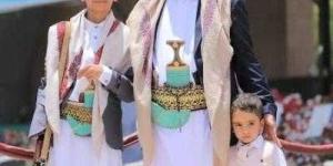 اخبار اليمن | قيادي حوثي يظهر بملابس خلال العيد تفوق قيمتها مرتبات 800 ألف موظف يمني !