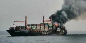 اخبار اليمن | الحوثيون يطلقون النار على سفينة في البحر الأحمر وطاقمها يستغيث لإنقاذه