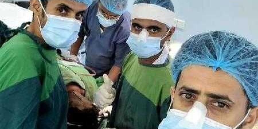 اخبار اليمن | ”معجزة في عدن ورحلة نجاة مُذهلة: طبيب يُعيد الحياة لمريض ثلاثيني بعد غيبوبة عميقة”