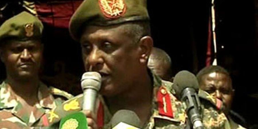 اخبار السودان من كوش نيوز - شاهد بالفيديو ياسر العطا يتفقد المواقع الأمامية بمنطقة أمدرمان