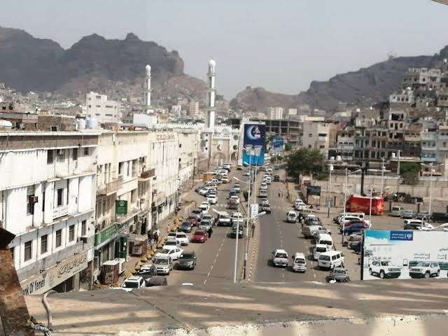 اخبار اليمن الان | لاول مرة منذ سنوات.. تاهيل اهم الشوارع بكريتر ودعوة  للمواطنين لاجل هذا