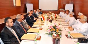 اليمن وسلطنة عمان يعقدان جلسة مباحثات في مجالات النقل والاتصالات