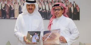 اخبار السعودية - الأمير سلطان بن سلمان يكرم أصغر طيار سعودي