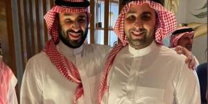 اخبار السعودية - شاهد أحدث ظهور لولي العهد برفقة أخيه الأمير خالد مع المواطنين بمطعم في جدة دون حراسة خاصة
