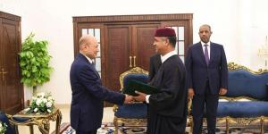 الرئيس العليمي يتسلم اوراق اعتماد السفير الليبي