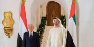 صحفي: زيارة رئيس مجلس القيادة الرئاسي إلى الإمارات غير متفق عليها داخل أروقة المجلس