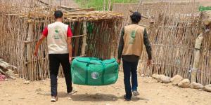 “سلمان للإغاثة” يوزع مساعدات إيوائية عاجلة للمتضررين من السيول في المهرة