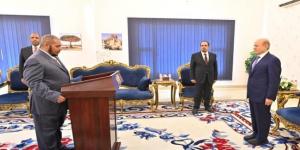 محافظا حضرموت وسقطرى يؤديان اليمين الدستورية أمام مجلس القيادة الرئاسي