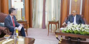 الرئيس الزُبيدي يدعو كوريا الجنوبية لتوسيع استثماراتها في العاصمة عدن والمحافظات المحررة