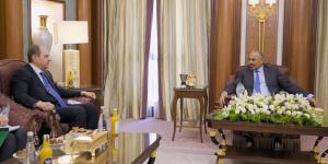 الرئيس الزُبيدي يلتقي سفير جهورية مصر العربية