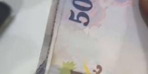 اخبار السودان من كوش نيوز - شاهد بالفيديو: سوداني يعثر على مبلغ مالي ضخم داخل مطعم ويسترجعه صبيحة اليوم التالي ويحصل على إشادات واسعة من صاحبه