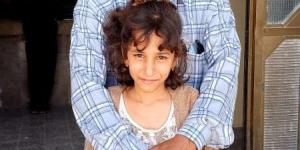 اخبار اليمن الان | شاهد اول صورة للطفلة رهف بعد عودتها الى المنزل بعدن عقب اختفاء دام لايام