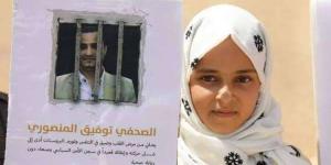 قيادي حوثي يعتدي على صحفي مختطف في صنعاء بالضرب المبرح