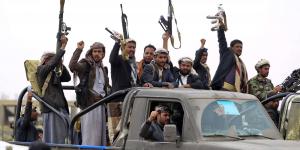 الجوف.. الحوثيون يمنعون طالبات من الاحتفال بتخرجهن
