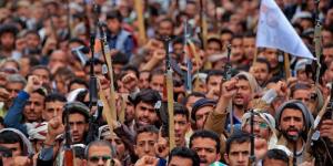 صحيفة دولية : جماعة الحوثي تصعد في جبهتي تعز ومأرب لتحسين موقفها التفاوضي