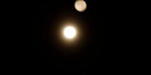 اخبار اليمن | خطر يحيط بالأرض .. العلماء ينتظرون مرور كويكب كبير بين الأرض والقمر بهذا الموعد؟!