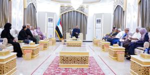 الرئيس الزُبيدي يعقد اجتماعا برئاسة وأعضاء مركز دعم صناعة القرار في المجلس