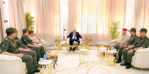 الرئيس القائد عيدروس الزُبيدي يبحث مع الوفد العسكري المصري سُبل التعاون والتنسيق المشترك