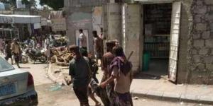 اخبار اليمن | لحج : اشتباكات مسلحة في سوق شعبي وسقوط قتلى وجرحى ومطاردات مستمرة ومصادر تكشف السبب وراء ذلك !!