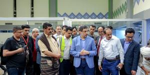 رئيس الوزراء يجري جولة في مطار عدن ويصدر عدة توجيهات لتحسين الخدمات المقدمة للمواطنين