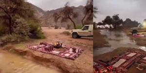 السعودية.. "ضيف غير متوقع" يخرب الإفطار على مجموعة من المواطنين في البر (فيديو)