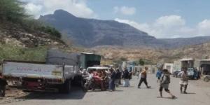 اخبار اليمن | وفاة وإصابة 20 شخصًا في حادث مروع وسط سوق شعبي شمال اليمن.. شاحنة تصطدم بـ‘‘قاطرة’’ وتدهس المتسوقين