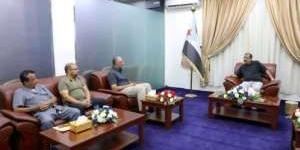 اللواء بن بريك يلتقي مدير عام صندوق صيانة الطرق في العاصمة عدن