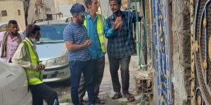 عدن .. مدير عام صيرة ينفي اختلاط مياه الشرب بمياه الصرف الصحي في حي القطيع