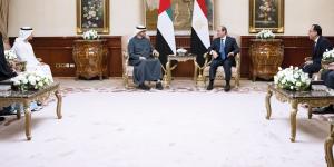 رئيس الدولة والرئيس المصري يبحثان في القاهرة العلاقات الأخوية والمستجدات في المنطقة