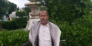 اخبار اليمن | اغتيال شيخ قبلي بارز  برصاص قناص أثناء قيادته لسيارته بأحد الأودية في إب