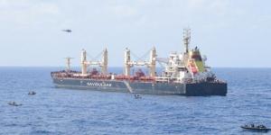 اخبار اليمن | بونتلاند: مسؤول صومالي يؤكد تحرير سفينة مختطفة واحتجاز 35 قرصانا