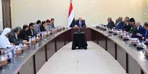اخبار اليمن | الرئيس العليمي يرأس أول اجتماع داخلي بين الحكومة ومحافظي المحافظات