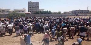 اخبار اليمن | وفاة نجل محافظ لحج: حشود غفيرة تشيع جثمان شائع التركي