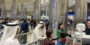 "إقامة دبي" تنجز إجراءات أكثر من 400 ألف مسافر في ظِلّ الظروف الجوية الطارئة