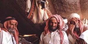 اخبار السعودية - تداول صور نادرة لأفراد قبيلة آل مرة في الربع الخالي.. والكشف عن تاريخها