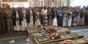اخبار اليمن | شاهد بالصور .. مخرجات المراكز الصيفية الحوثية اثناء الإستقبال والوداع من جامع الصالح