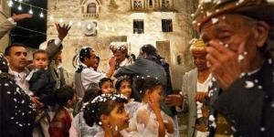 اخبار اليمن | الحوثيون يلزمون صالات الأعراس في عمران بفتح الاهازيج والزوامل بدلا من الأغاني