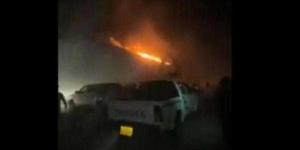 اخبار اليمن | معركة مع النيران: إخماد حريق ضخم في قاعة افراح بمدينة عدن