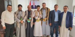 اخبار اليمن | ثالث تكريم للشاب البطل الذي أثار إعجاب الجميع بطريقة استقباله للرئيس العليمي في مارب (شاهد)
