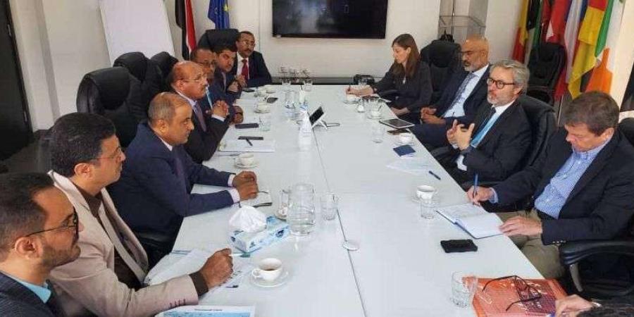 وزير المالية ومحافظ البنك المركزي يلتقيان بعثة الاتحاد الاوروبي لدى اليمن
