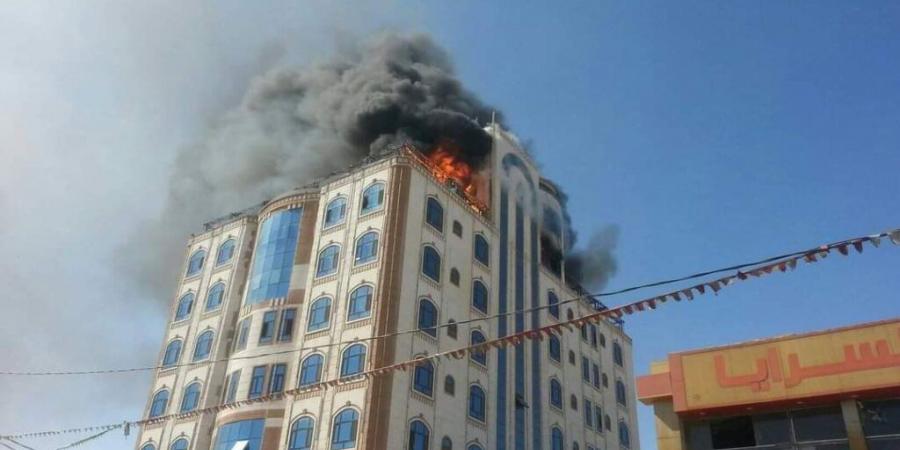اندلاع حريق هائل في أحد فنادق إب اليمنية