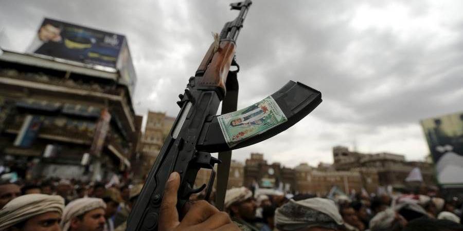 “وزير حوثي” ومرافقوه يعتدون على مواطن في صنعاء اليمنية