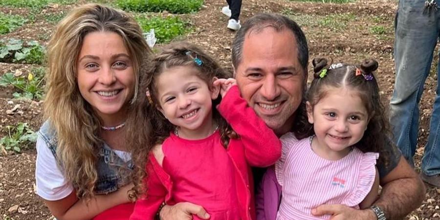 اخبار لبنان : لحظات عائلية لسامي الجميل مع طفلتيه في 'بستان الكرز'.. شاهدوا الصور