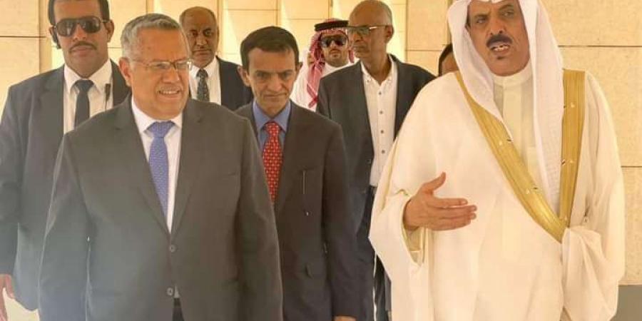رئيس مجلس الشورى يزور صرح الميثاق الوطني البحريني