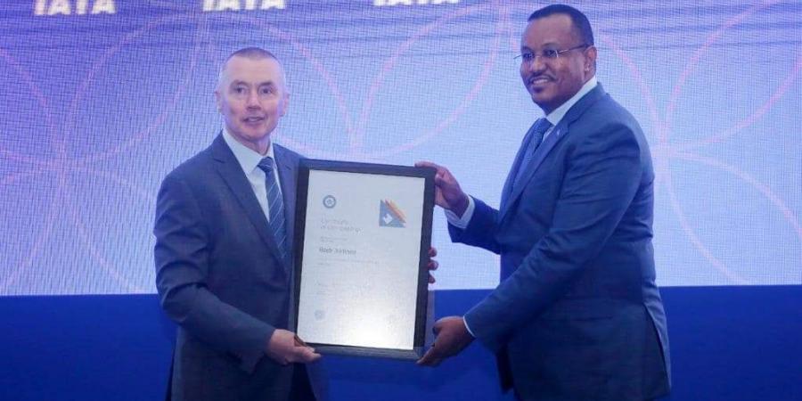 اخبار الإقتصاد السوداني - المدير العام للاتحاد الدولي للنقل الجوي (IATA) يُكرم بدر للطيران