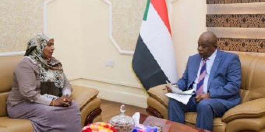 اخبار الإقتصاد السوداني - برطم يوجه بالاسرااع في تسجيل مورد الصمغ العربي