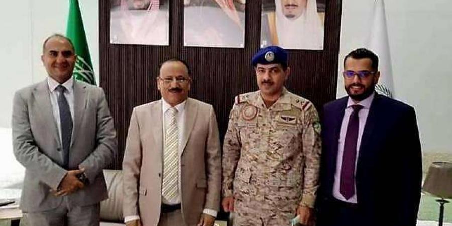 وزير النقل يلتقي مدير العمليات العسكرية والمدنية بقيادة القوات المشتركة للتحالف العربي بالرياض
